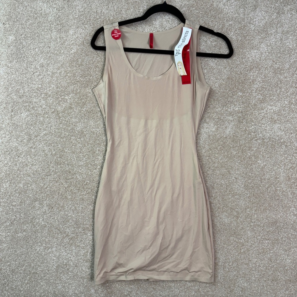 NWT SPANX Full Slip Tank Women's Medium Natural Shapewear Seamless Tummy Control